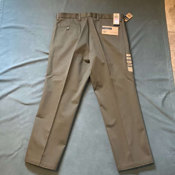 NWT Dockers Signature Khaki Flat Front D2 Straight Mens Pants 38/30 - Picture 2 of 7